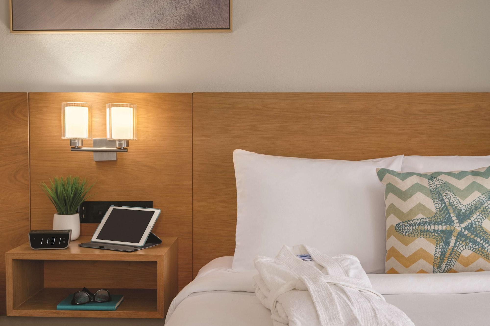 Radisson Beachfront Hotel - Panama City Beach Esterno foto